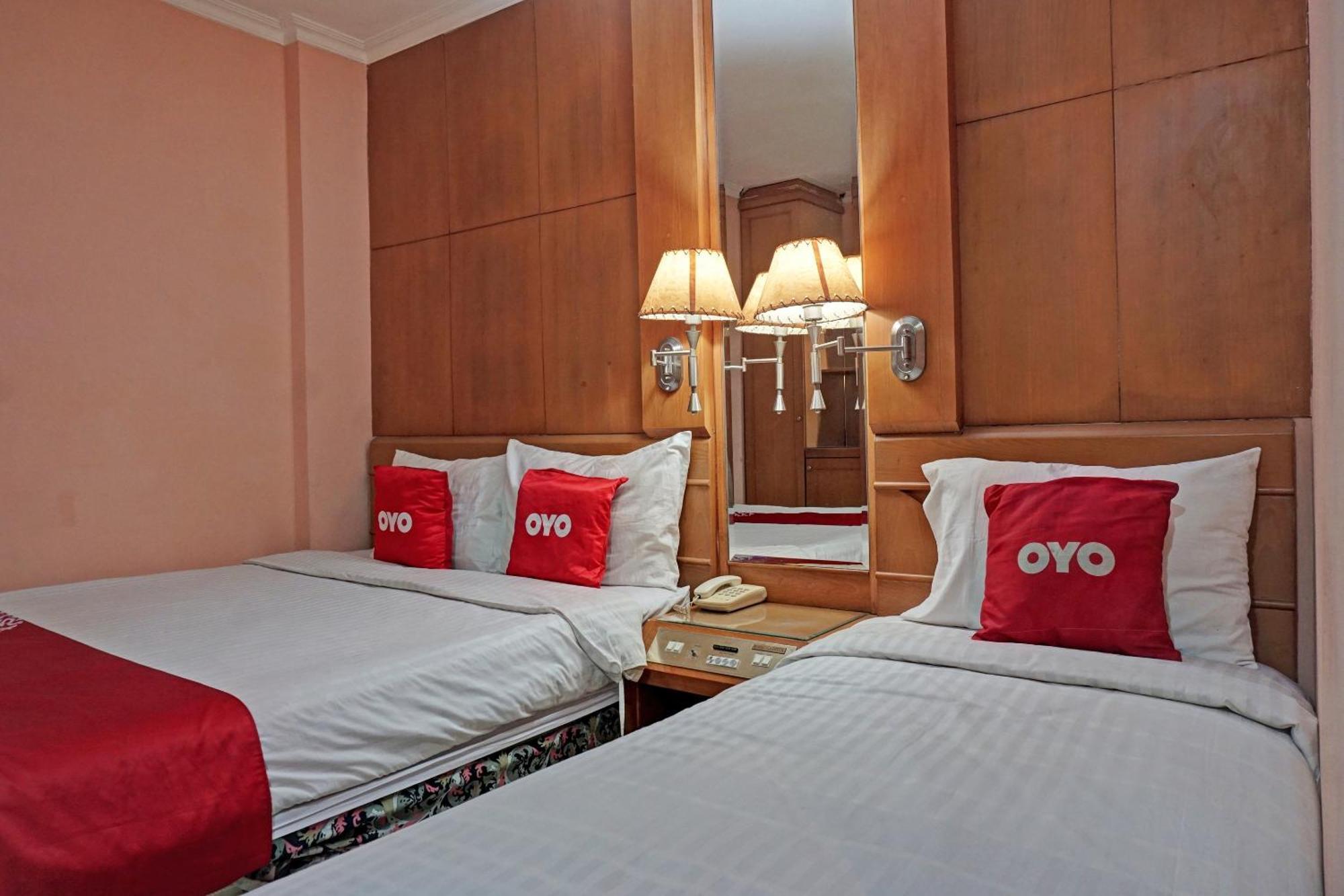 Oyo 671 Hotel Capitol Джакарта Екстер'єр фото