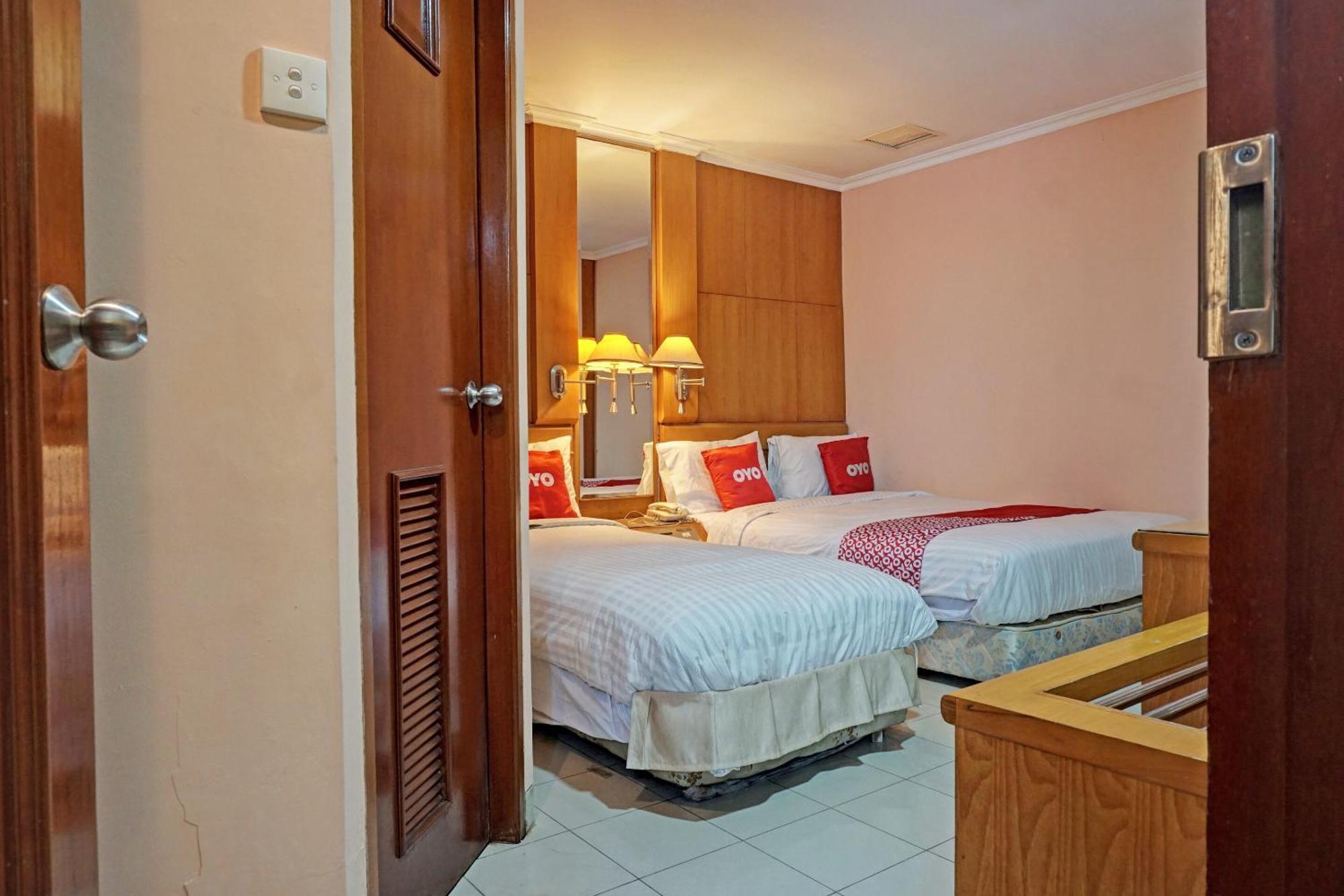 Oyo 671 Hotel Capitol Джакарта Екстер'єр фото