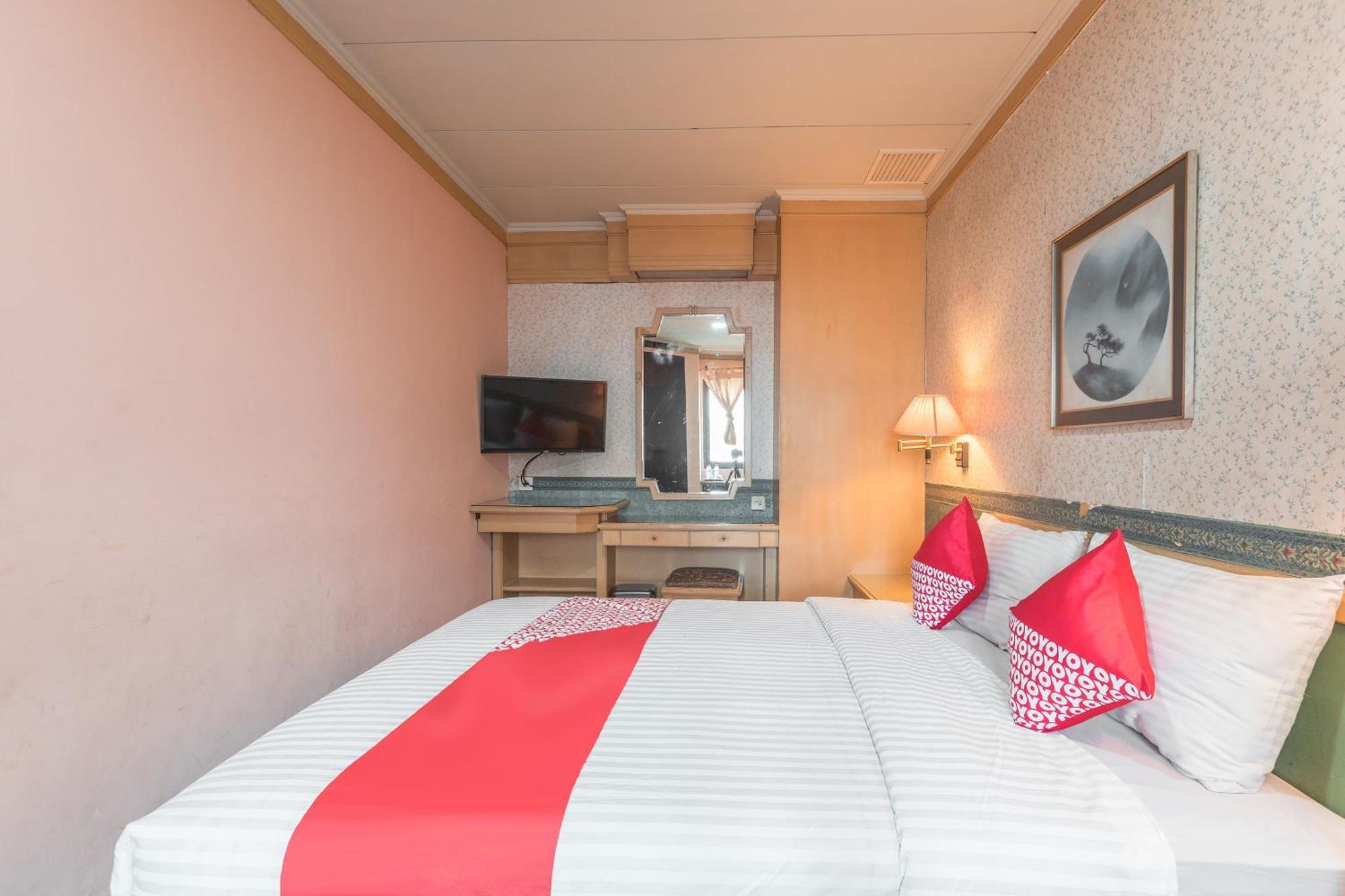 Oyo 671 Hotel Capitol Джакарта Екстер'єр фото