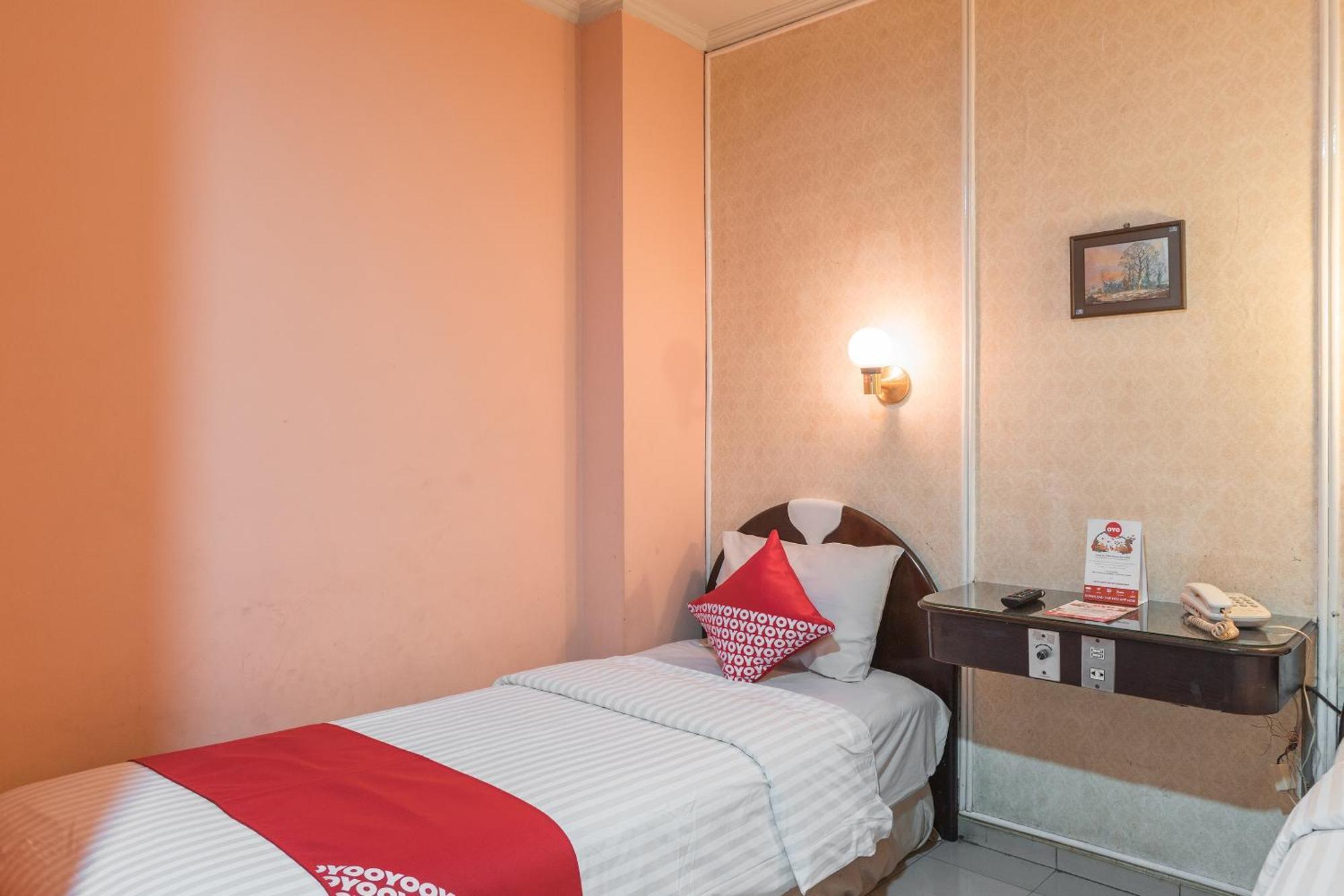 Oyo 671 Hotel Capitol Джакарта Екстер'єр фото