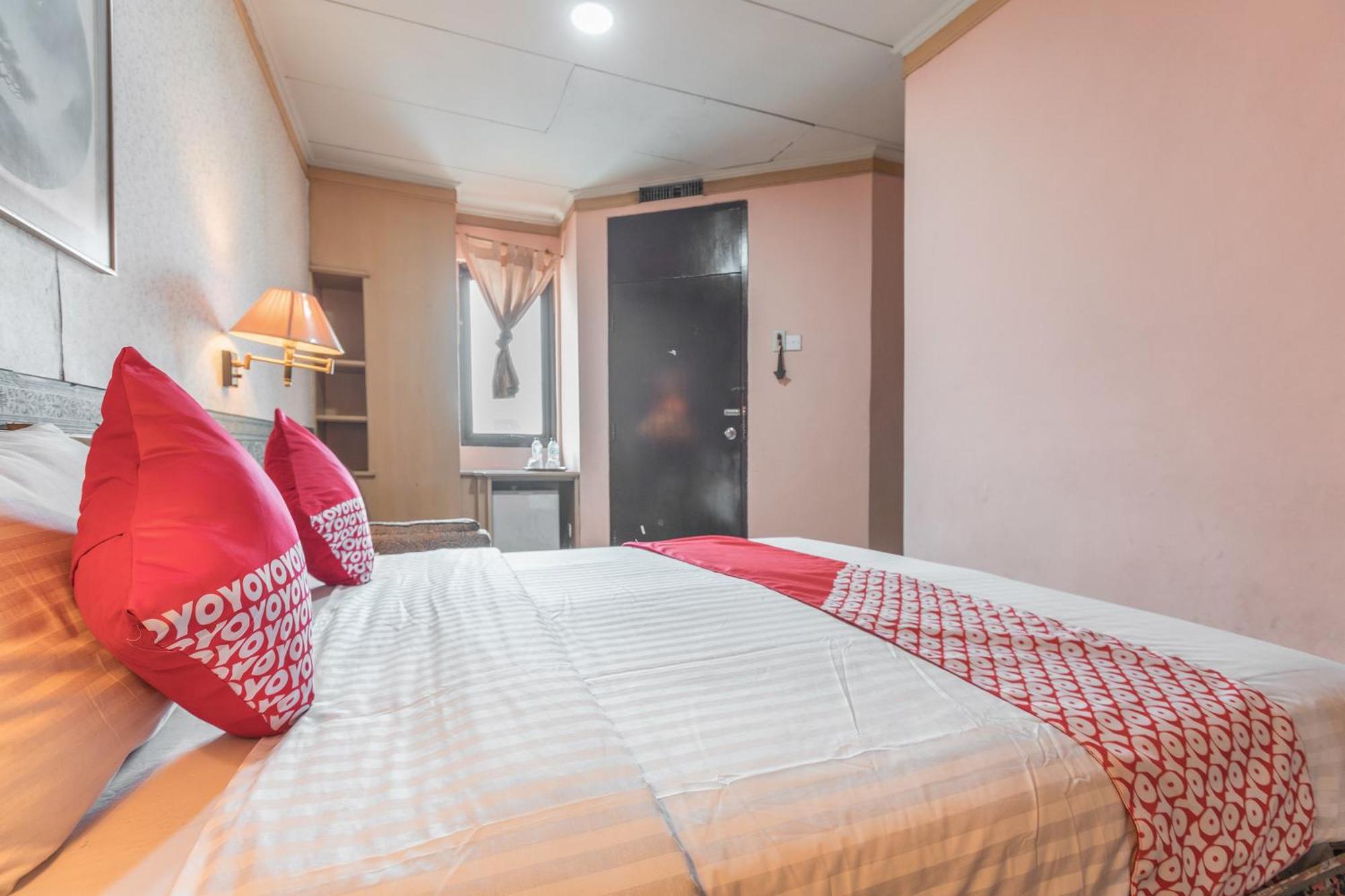 Oyo 671 Hotel Capitol Джакарта Екстер'єр фото