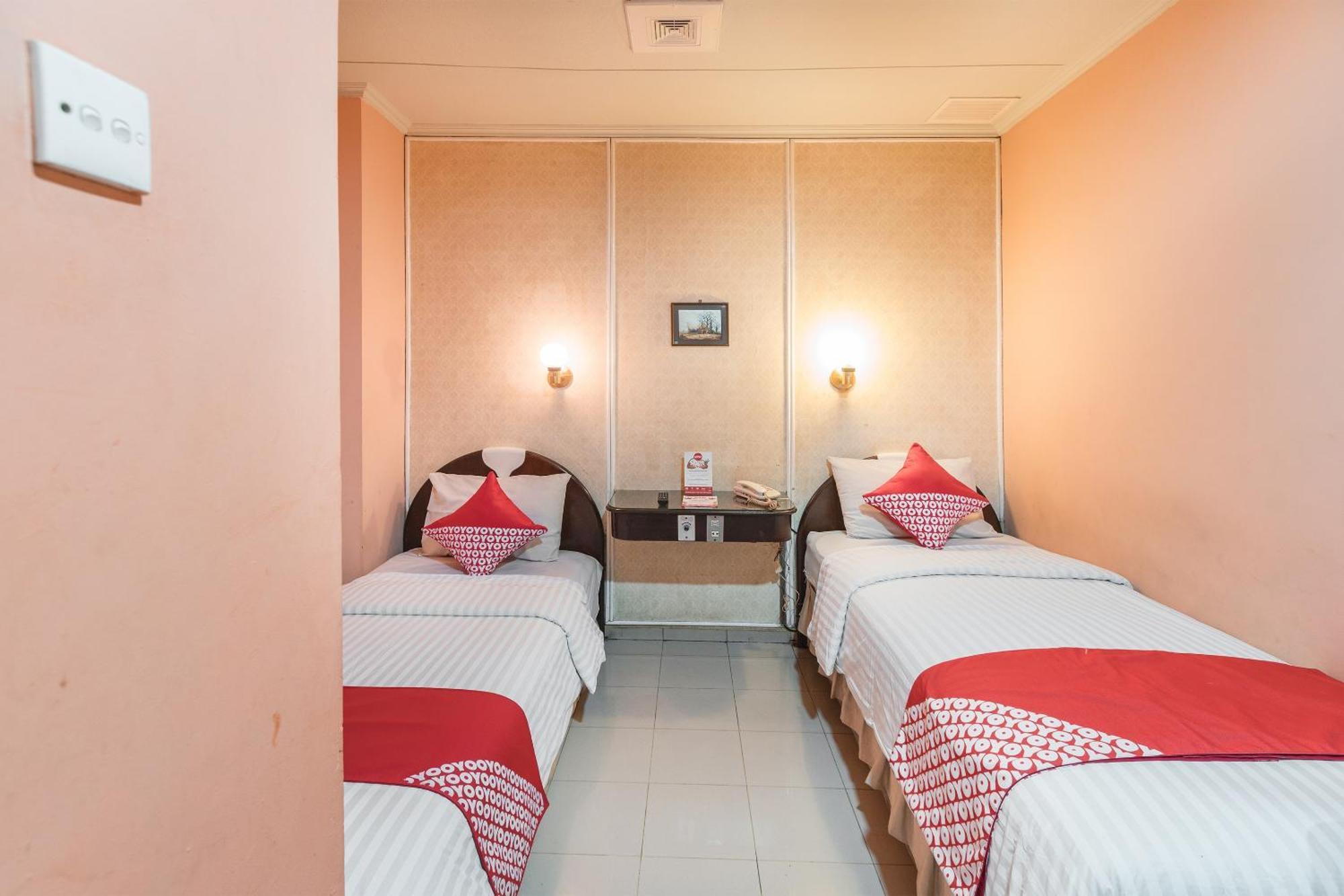 Oyo 671 Hotel Capitol Джакарта Екстер'єр фото