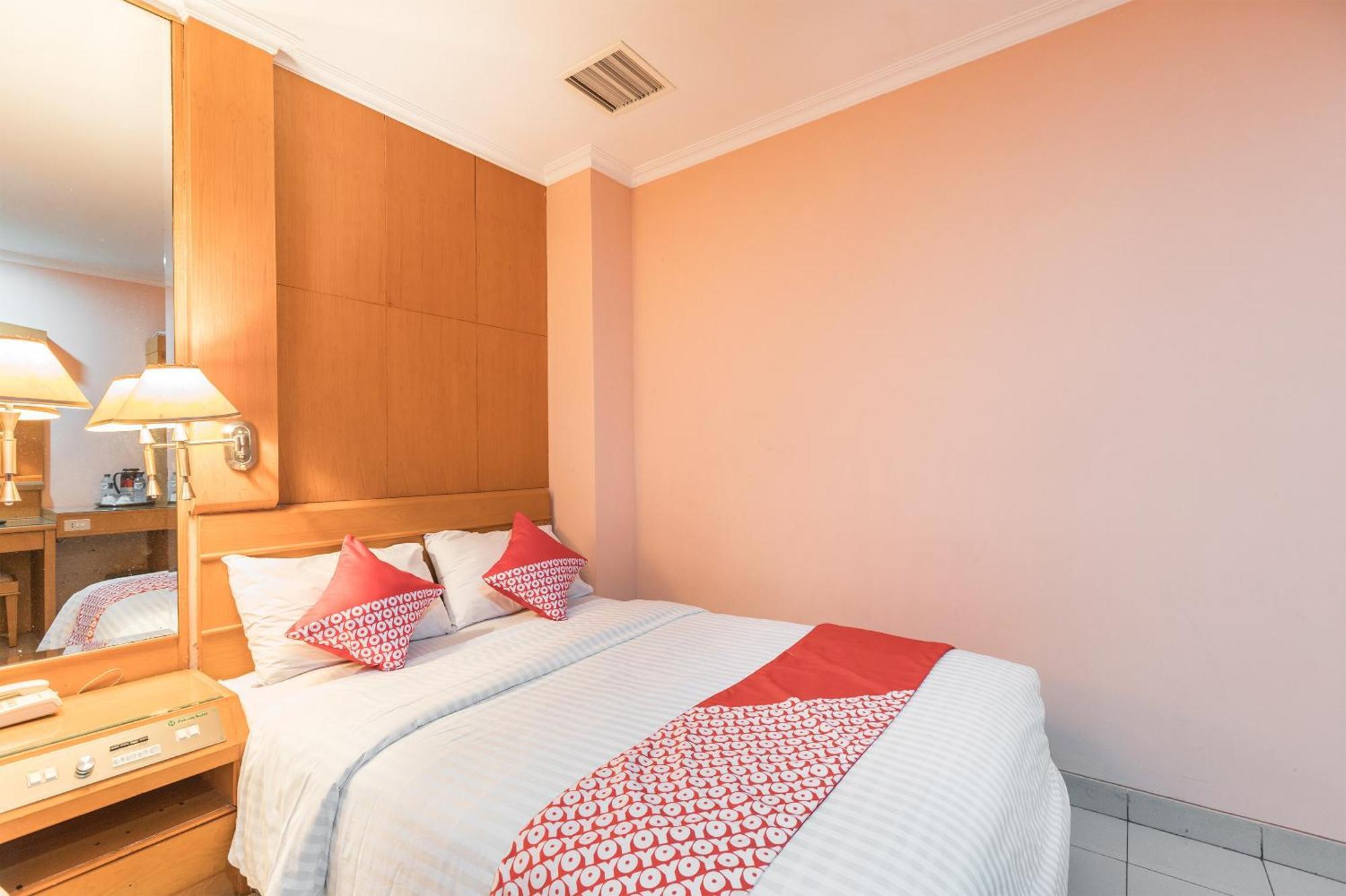 Oyo 671 Hotel Capitol Джакарта Екстер'єр фото