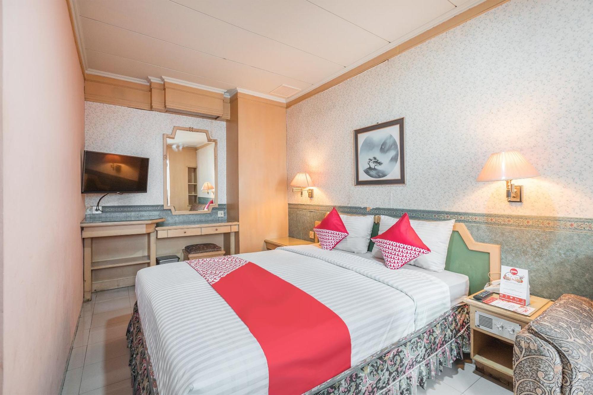 Oyo 671 Hotel Capitol Джакарта Екстер'єр фото