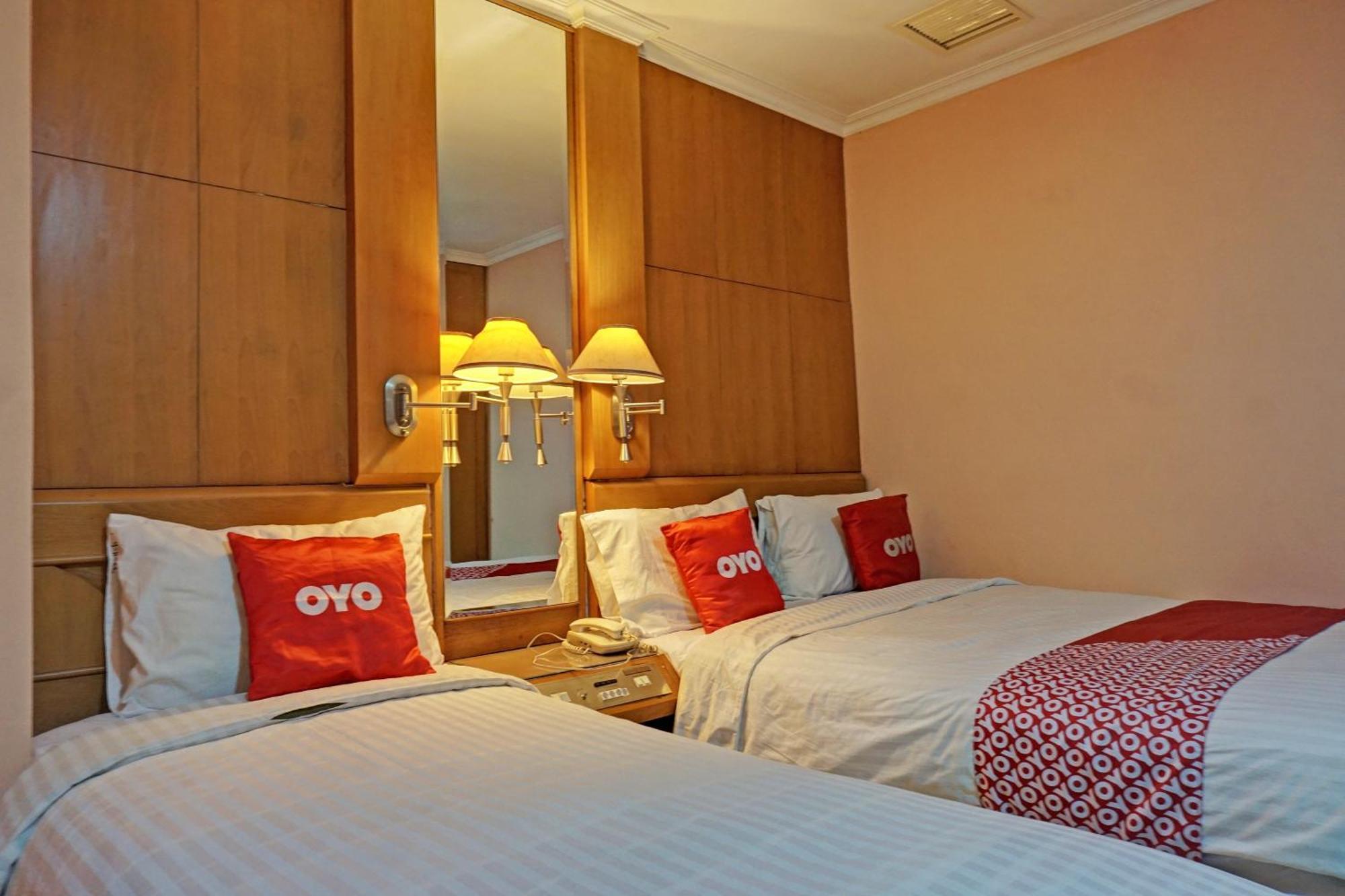 Oyo 671 Hotel Capitol Джакарта Екстер'єр фото