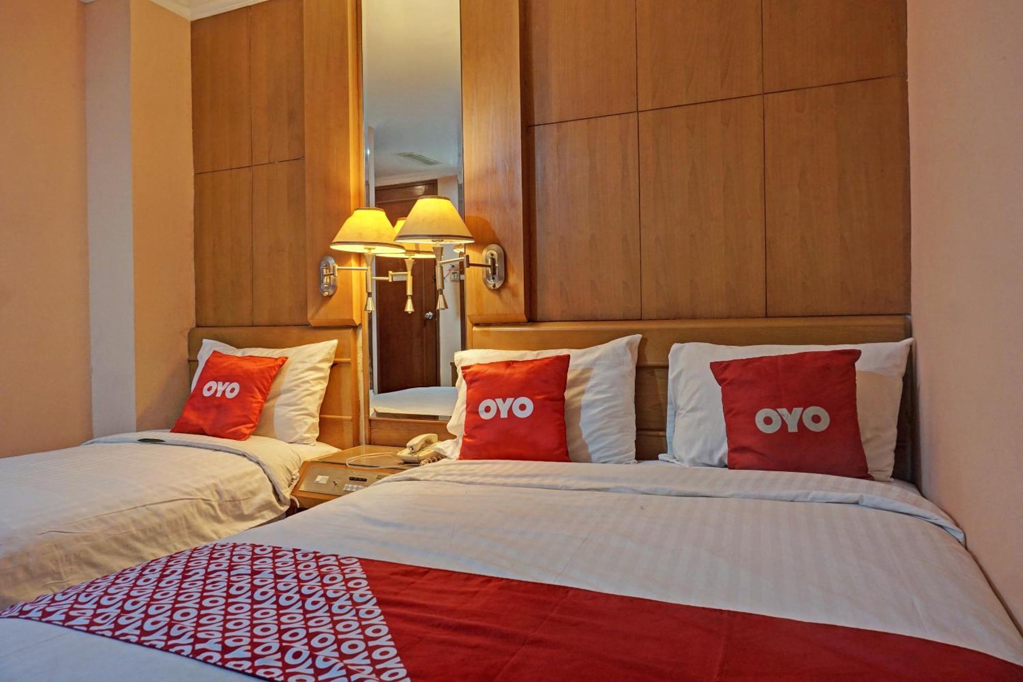 Oyo 671 Hotel Capitol Джакарта Екстер'єр фото