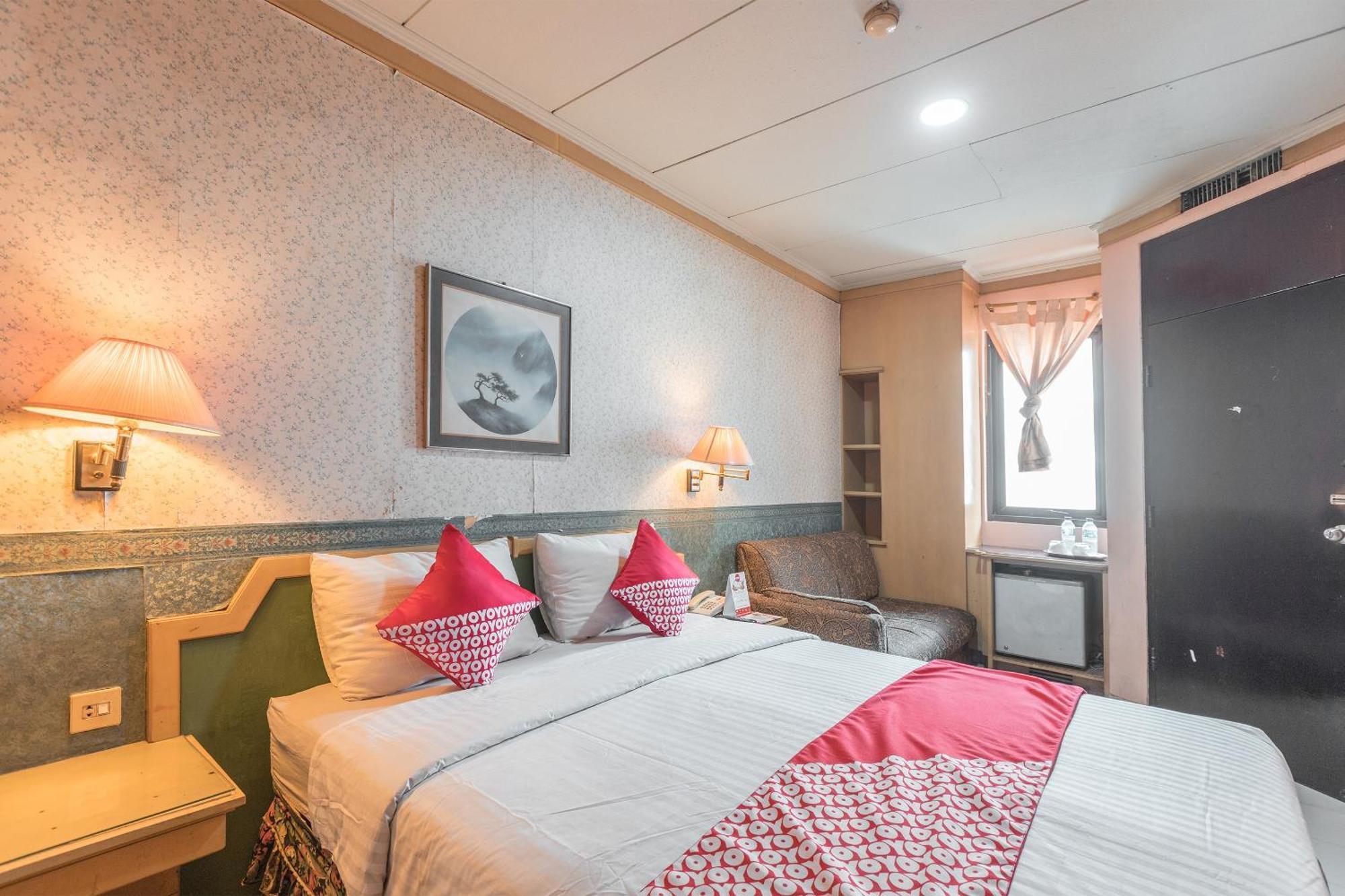 Oyo 671 Hotel Capitol Джакарта Екстер'єр фото