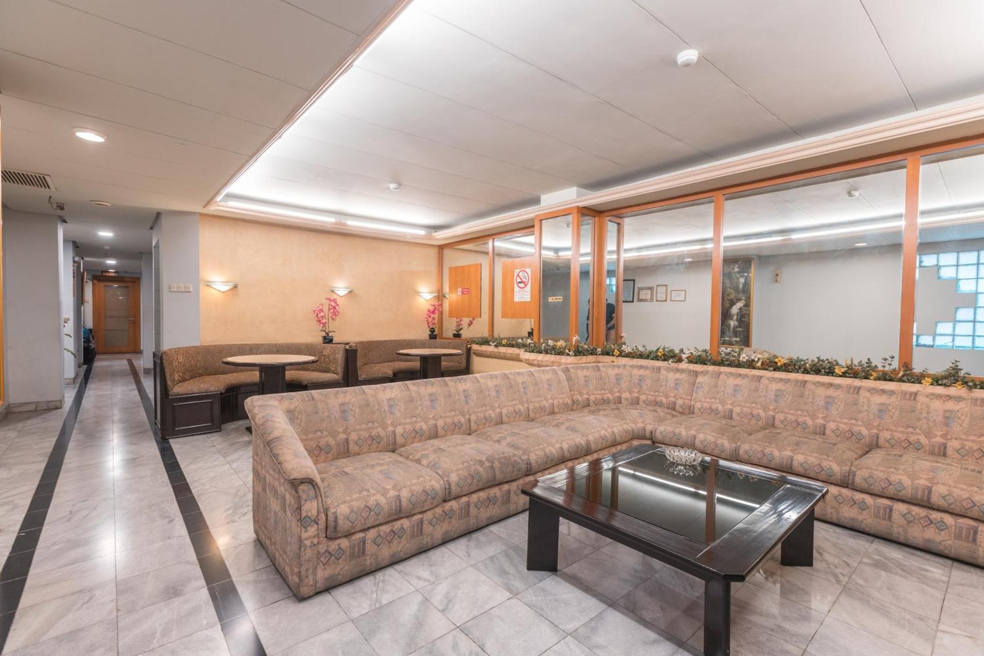 Oyo 671 Hotel Capitol Джакарта Екстер'єр фото