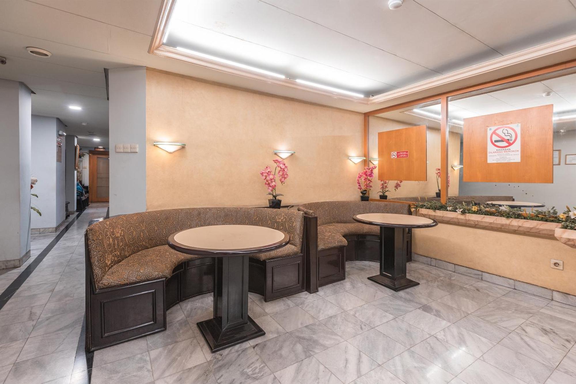 Oyo 671 Hotel Capitol Джакарта Екстер'єр фото
