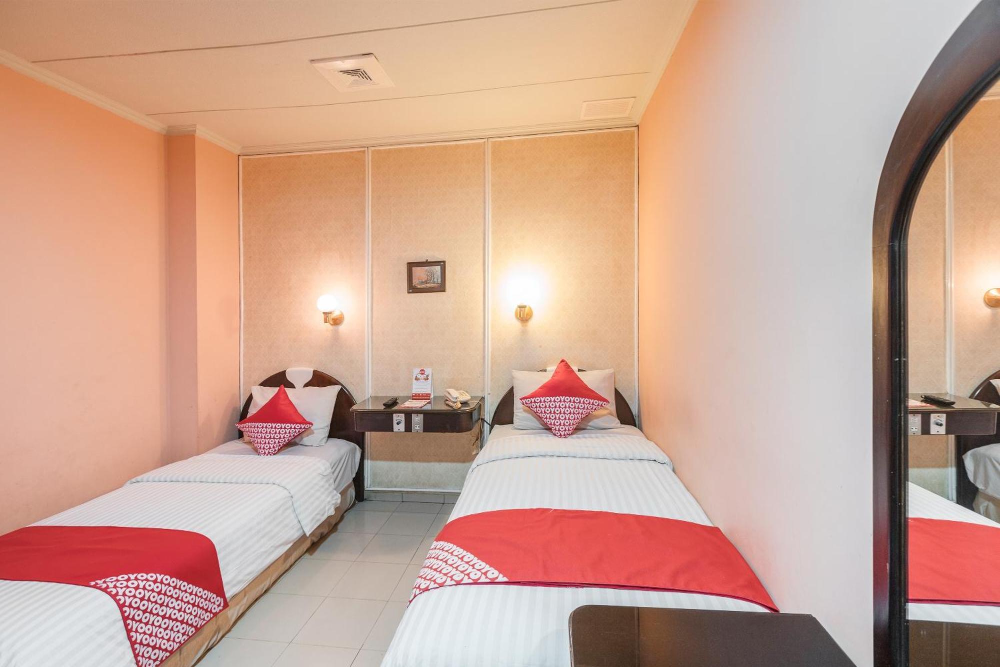 Oyo 671 Hotel Capitol Джакарта Екстер'єр фото