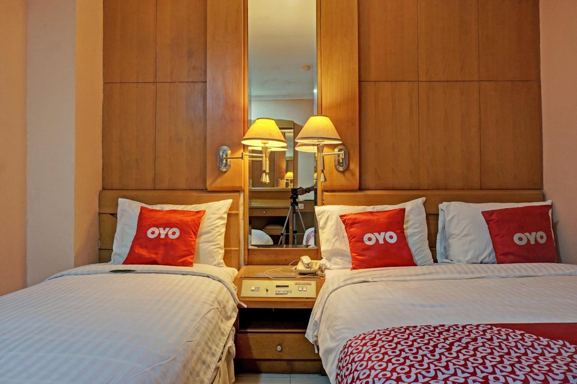 Oyo 671 Hotel Capitol Джакарта Екстер'єр фото
