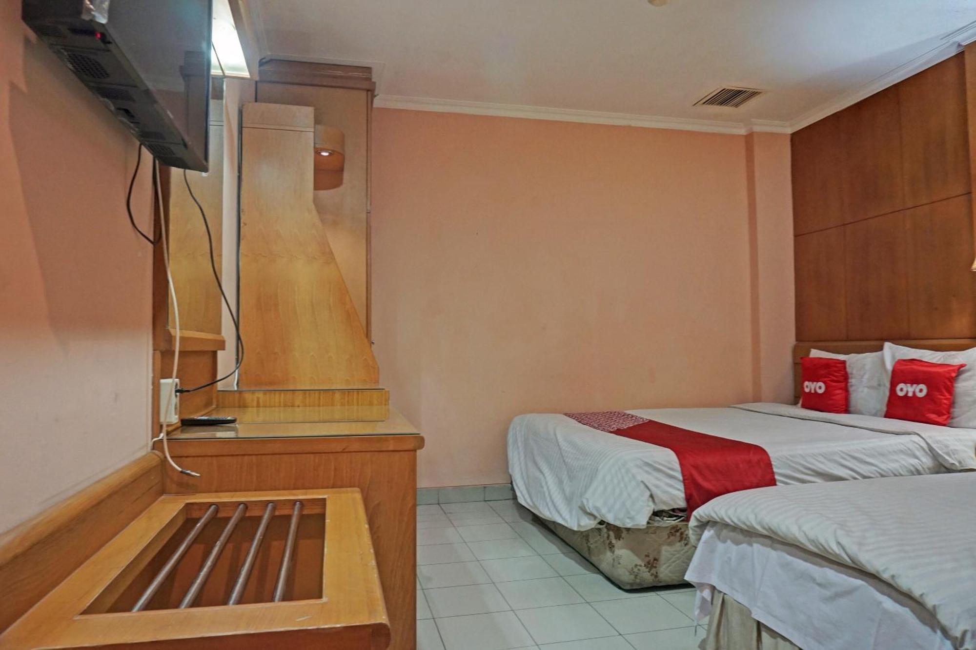 Oyo 671 Hotel Capitol Джакарта Екстер'єр фото