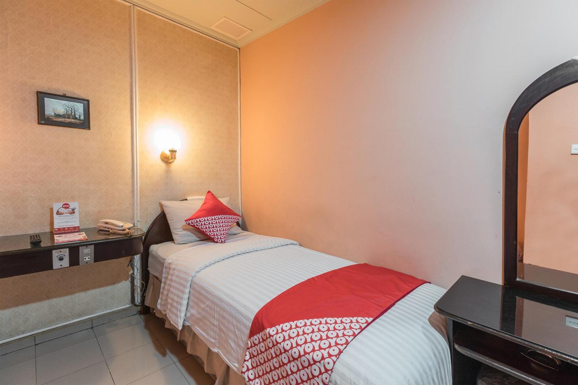 Oyo 671 Hotel Capitol Джакарта Екстер'єр фото