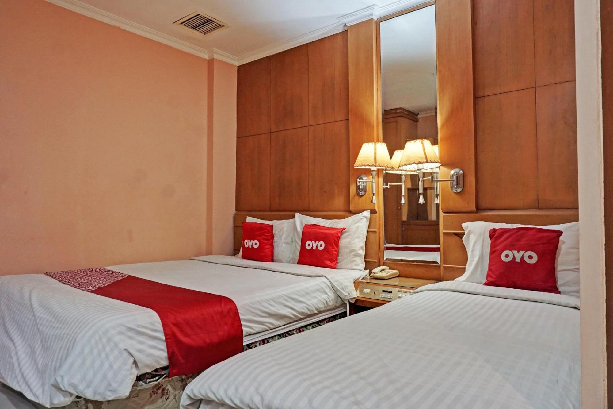 Oyo 671 Hotel Capitol Джакарта Екстер'єр фото