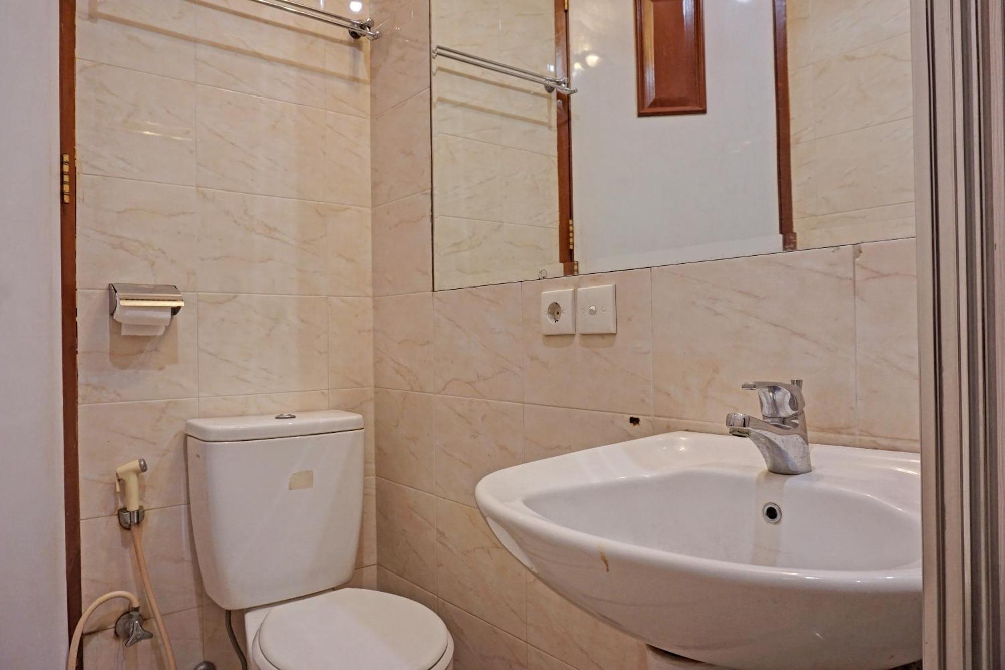 Oyo 671 Hotel Capitol Джакарта Екстер'єр фото