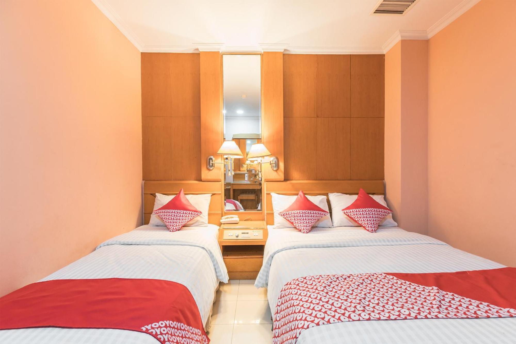 Oyo 671 Hotel Capitol Джакарта Екстер'єр фото